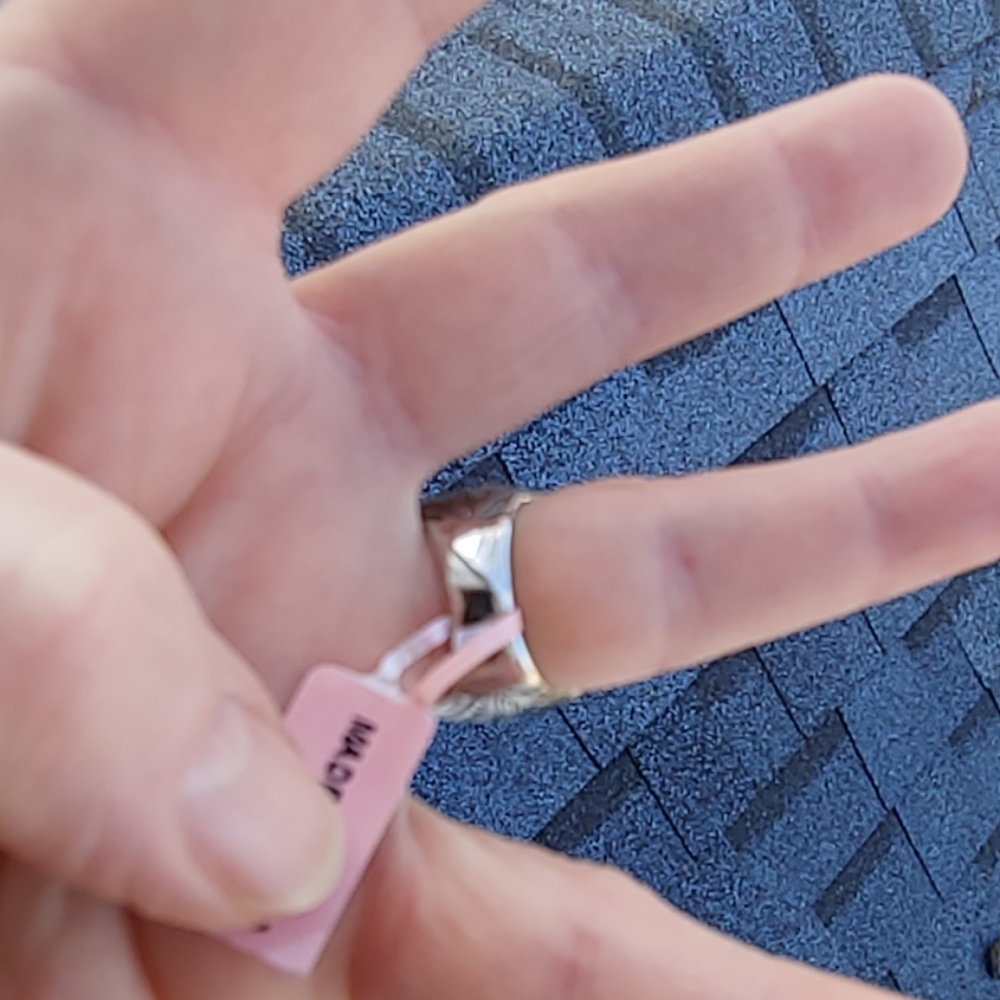 Ring - Picture 3 of 4